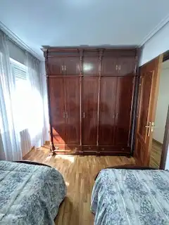 Dormitori de Apartament de lloguer en León Capital  amb Calefacció, Parquet i Terrassa