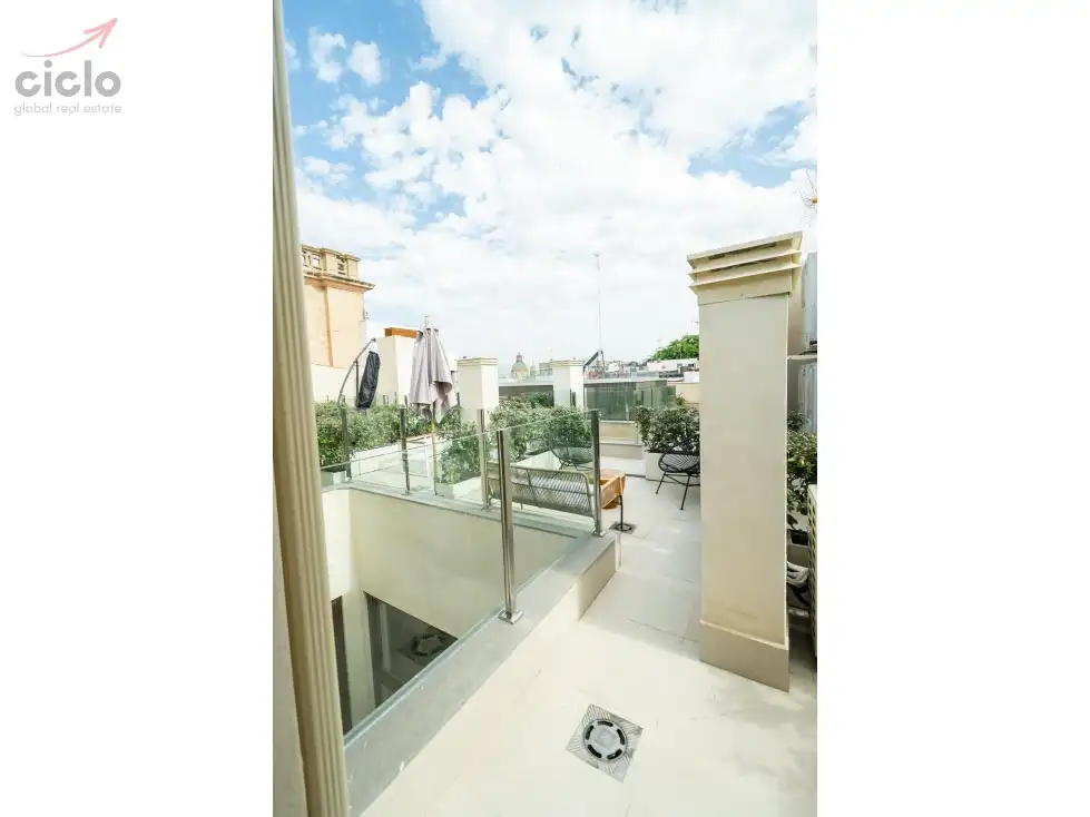 Terrace of Flat for sale in Sevilla  with Terrace, Swimming Pool and Furnished