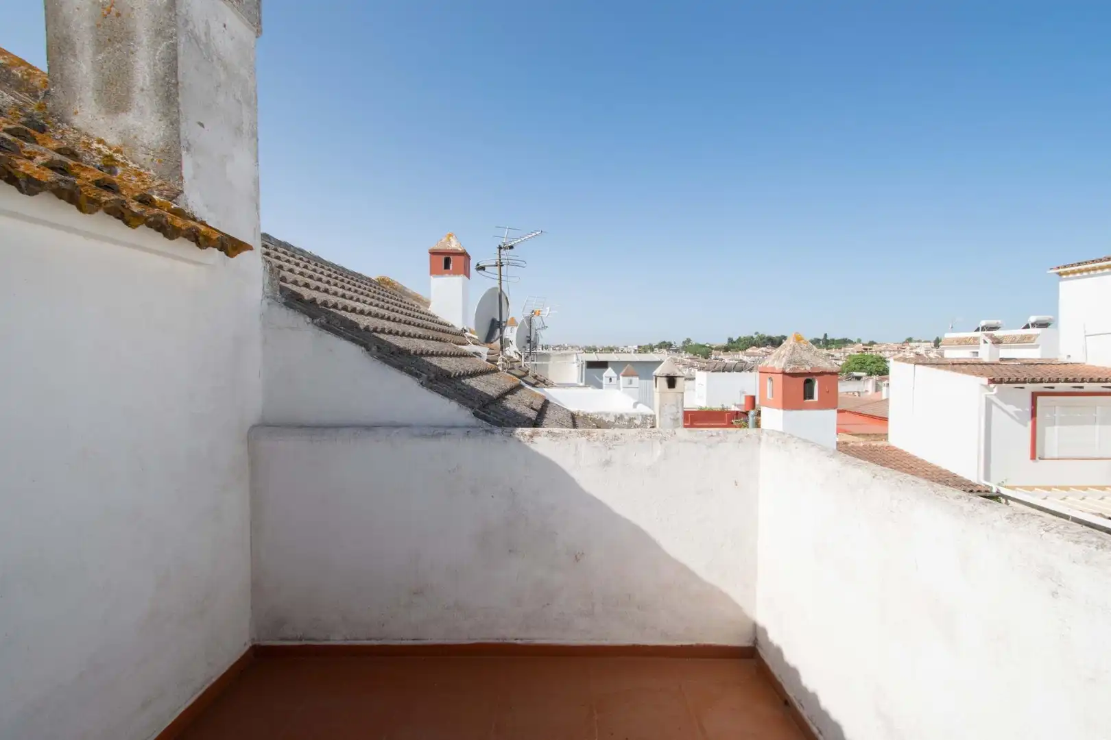 Vista exterior de Casa adosada en venda en Castilleja de la Cuesta amb Aire condicionat, Calefacció i Terrassa