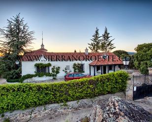 Vista exterior de Finca rústica en venda en Torrelodones amb Jardí privat, Terrassa i Piscina