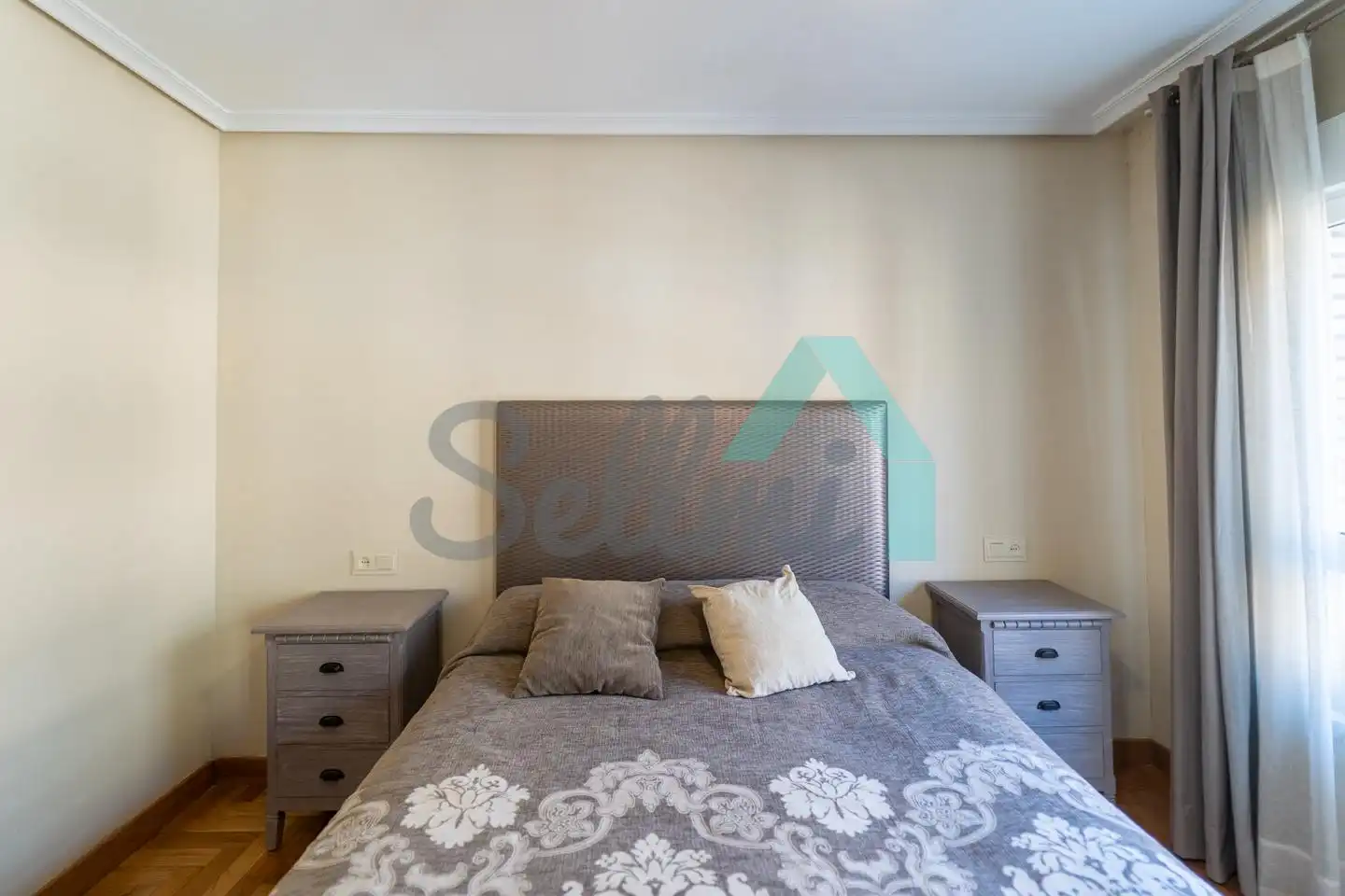 Bedroom of Flat for rent in Oviedo   with Heating, Parquet flooring and Furnished