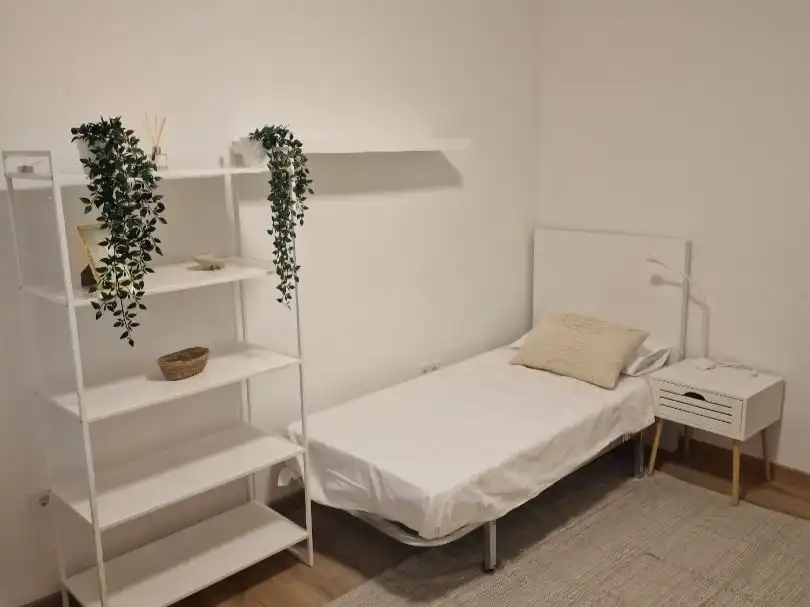 Bedroom of Flat for share in Centro