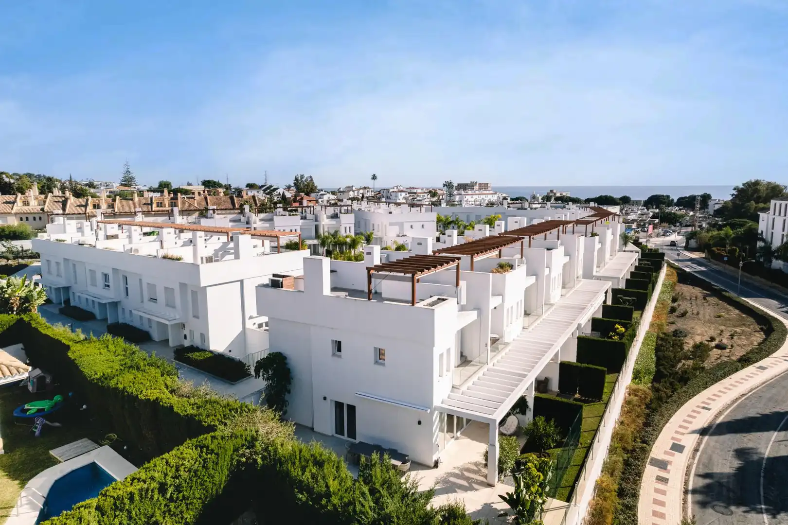 Außenansicht von Einfamilien-Reihenhaus zur Miete in Mijas mit Klimaanlage, Terrasse und Schwimmbad