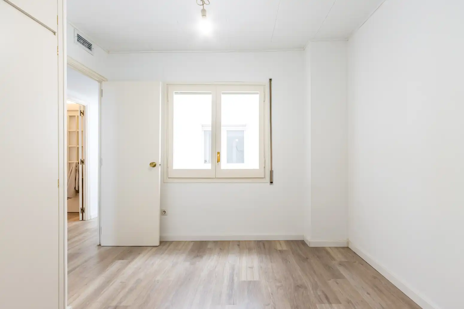 Schlafzimmer von Wohnung zum Verkauf in Terrassa mit Heizung, Parkett und Balkon