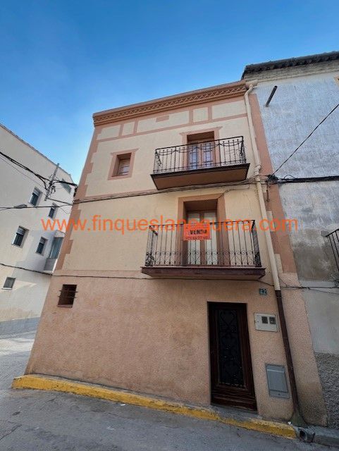 Vista exterior de Casa o xalet en venda en Menàrguens amb Jardí privat, Traster i Balcó