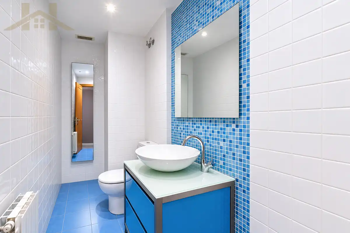 Badezimmer von Einfamilien-Reihenhaus zum Verkauf in Valdemoro mit Klimaanlage, Privatgarten und Möbliert