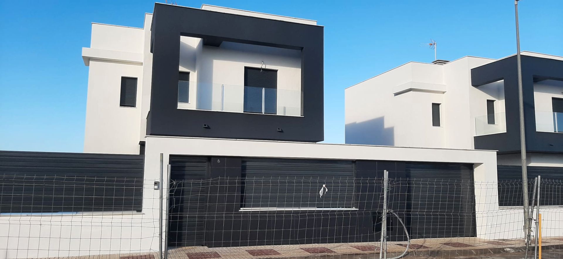 Vista exterior de Casa o xalet en venda en Castilblanco de los Arroyos amb Jardí privat, Terrassa i Piscina