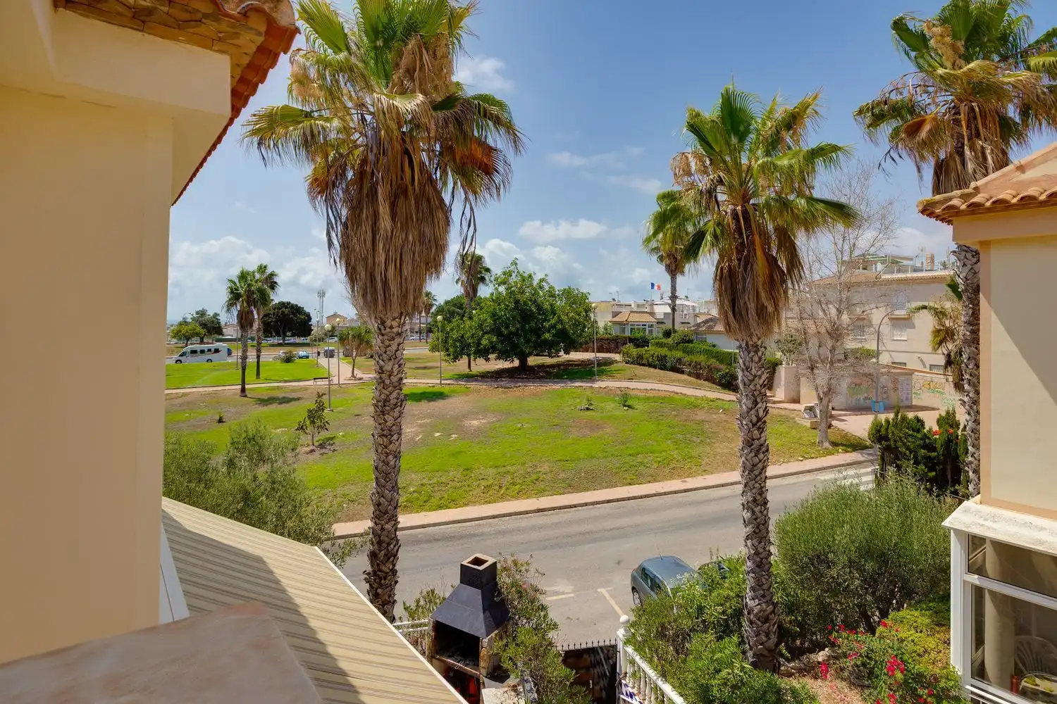 Vista exterior de Estudi en venda en Torrevieja amb Aire condicionat, Terrassa i Traster