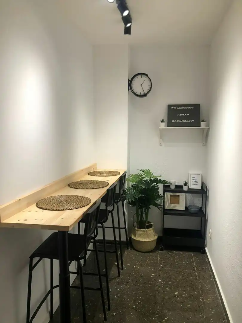 Dining room of Flat for share in Valencia  with Washing machine
