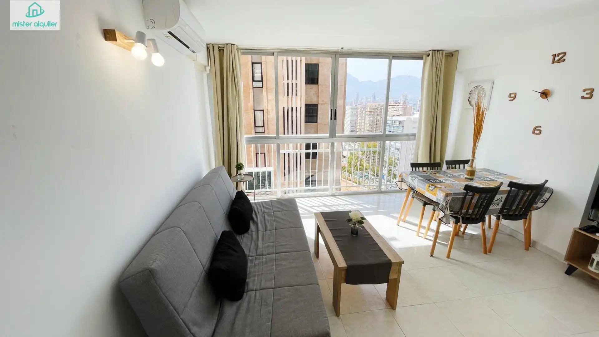 Sala de estar de Apartamento de alquiler en Benidorm con Aire acondicionado, Calefacción y Amueblado