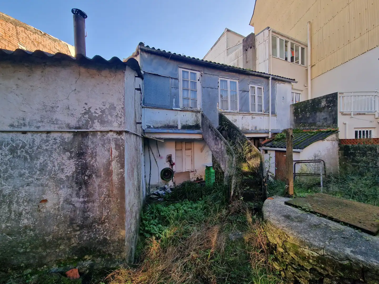 Vista exterior de Casa adosada en venda en Narón amb Jardí privat