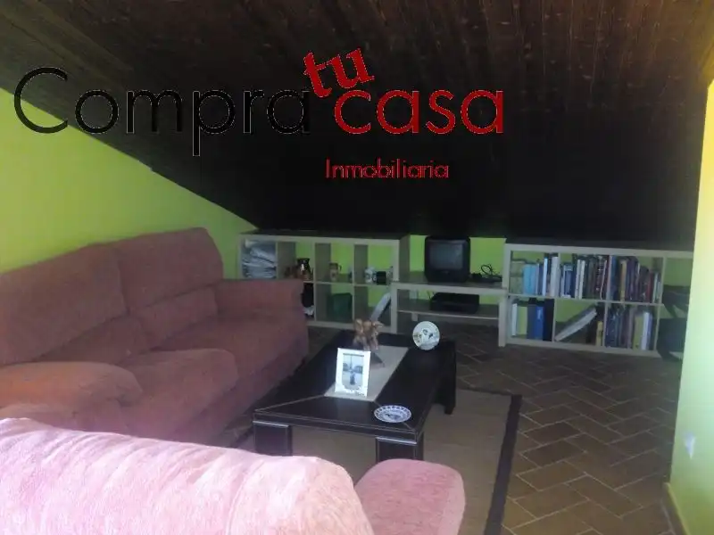 Sala d'estar de Casa o xalet en venda en Palazuelos de Eresma amb Calefacció, Jardí privat i Parquet