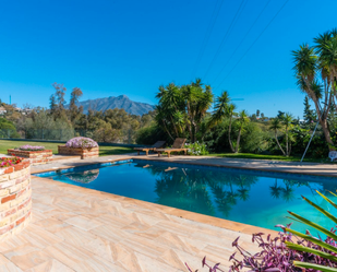 Swimming pool of House or chalet for sale in Marbella  with Air Conditioner, Heating and Private garden