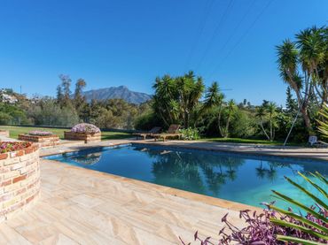 Villa avec balcon à vendre à San Pedro de Alcántara