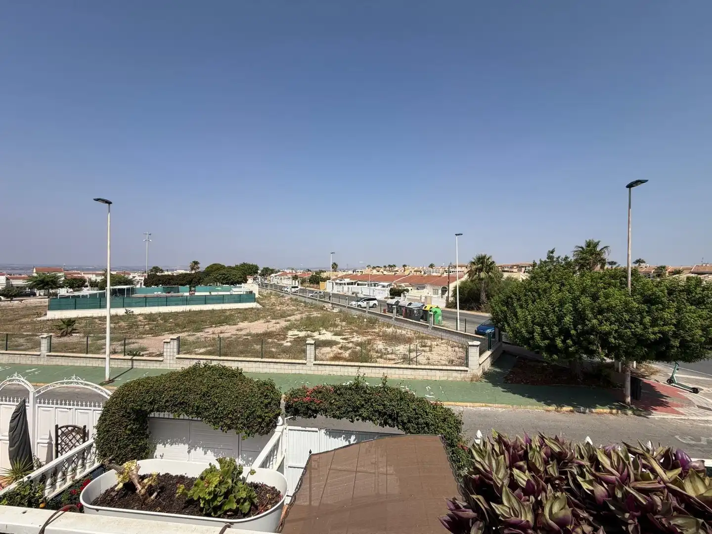 Vista exterior de Casa adosada en venta en Torrevieja con Jardín privado, Terraza y Amueblado