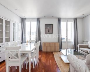 Sala d'estar de Apartament de lloguer en  Madrid Capital amb Aire condicionat, Calefacció i Parquet