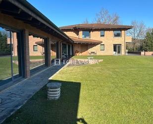 Vista exterior de Casa o xalet en venda en Laukiz amb Calefacció, Jardí privat i Terrassa