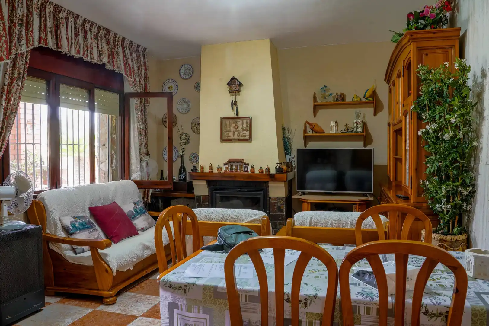 Sala d'estar de Casa o xalet en venda en Cunit amb Terrassa, Piscina i Moblat