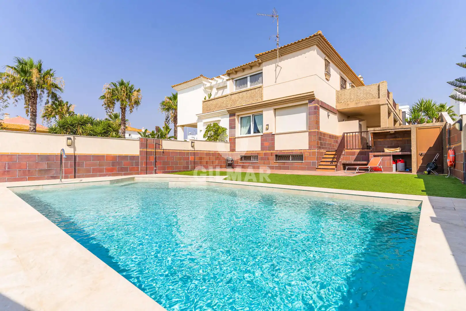 Vista exterior de Casa adosada en venda en Zahara de los Atunes amb Calefacció, Jardí privat i Piscina