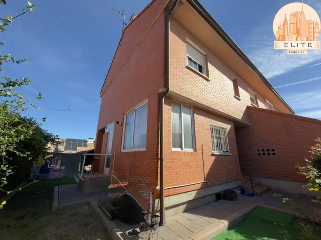 Casa pareada con jardín en venta en  Urbanizaciones, imagen 9