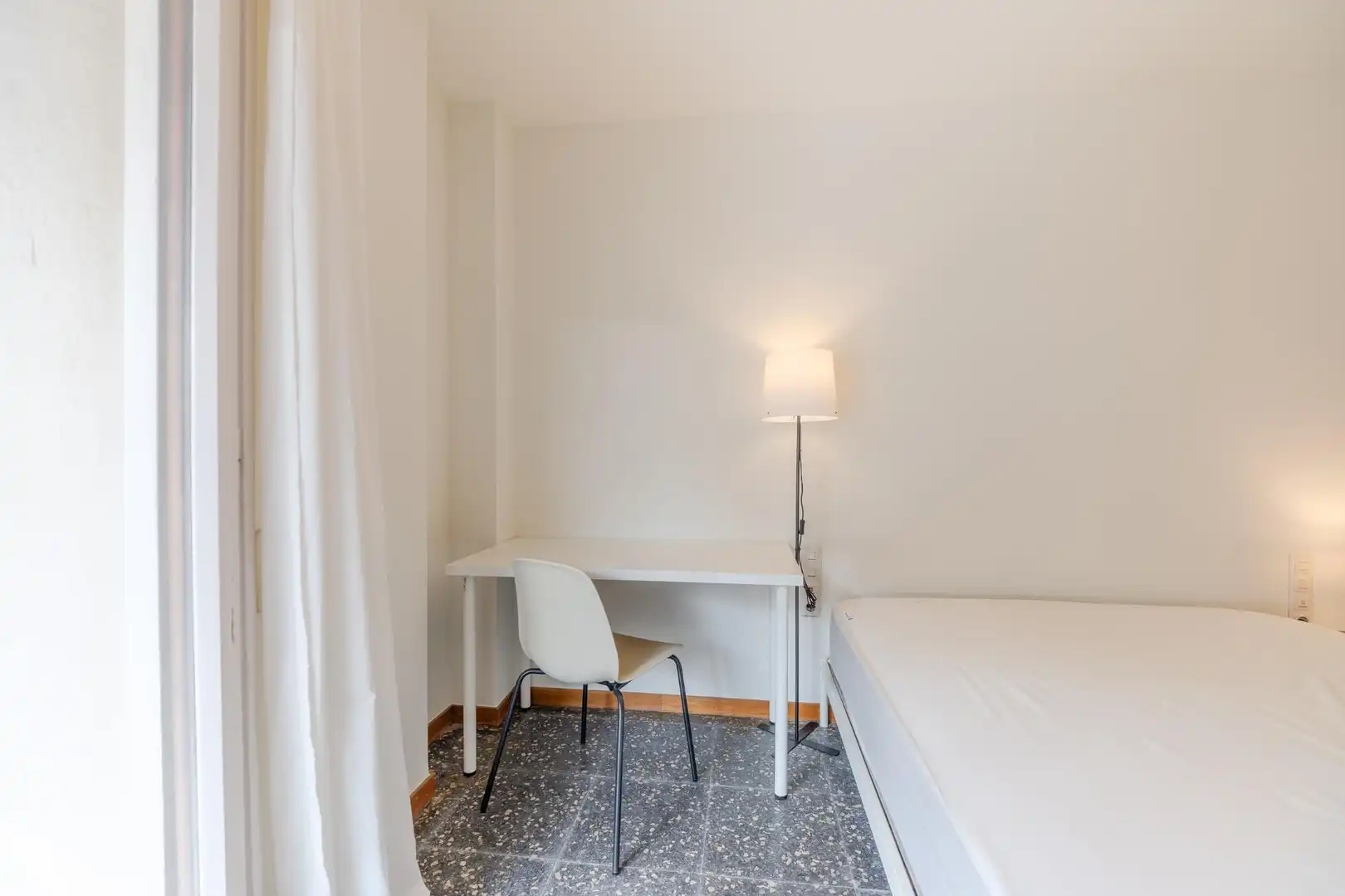 Dormitori de Apartament de lloguer en Girona amb Calefacció, Parquet i Terrassa