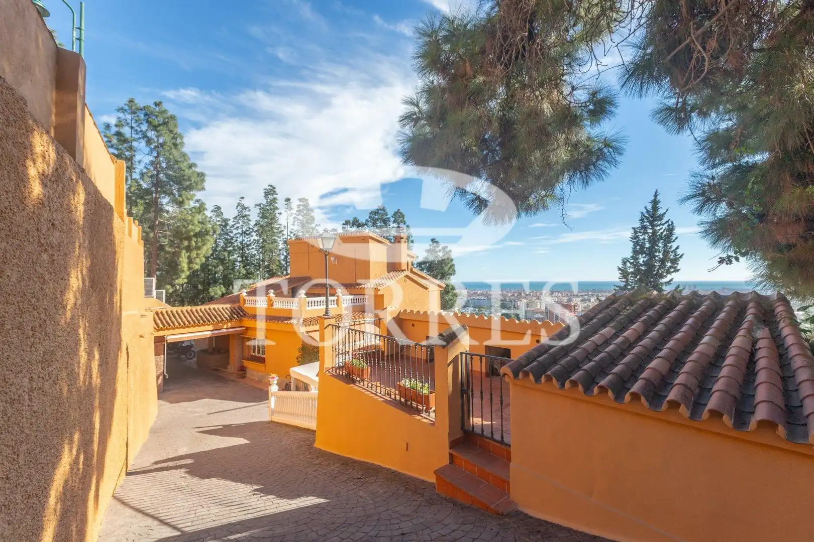 Vista exterior de Casa o xalet en venda en Málaga amb Aire condicionat, Calefacció i Jardí privat