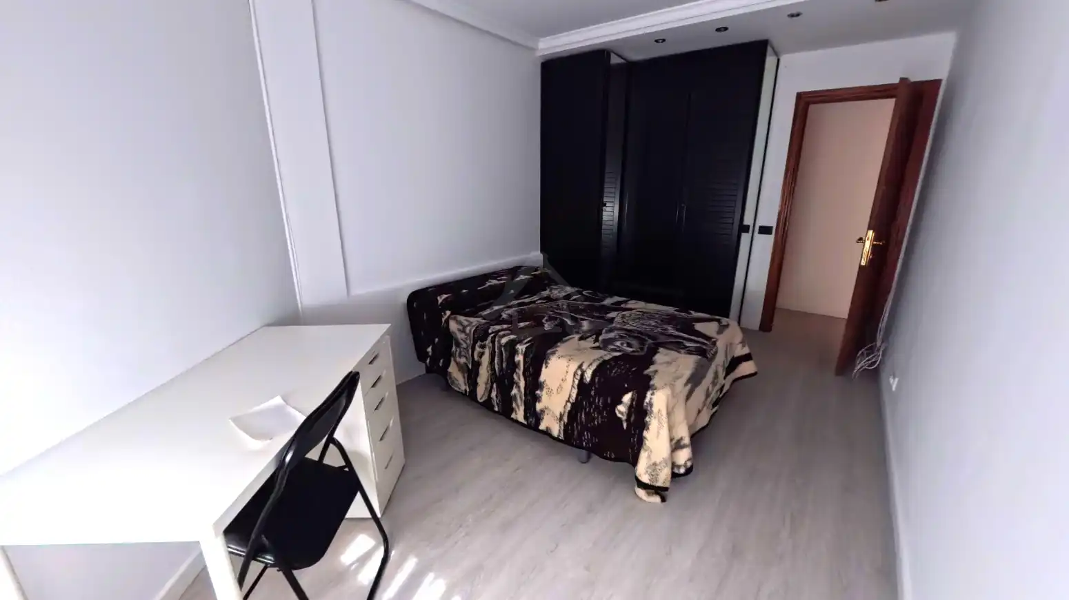 Habitación de Piso en venta en  Logroño con Calefacción, Parquet y Trastero