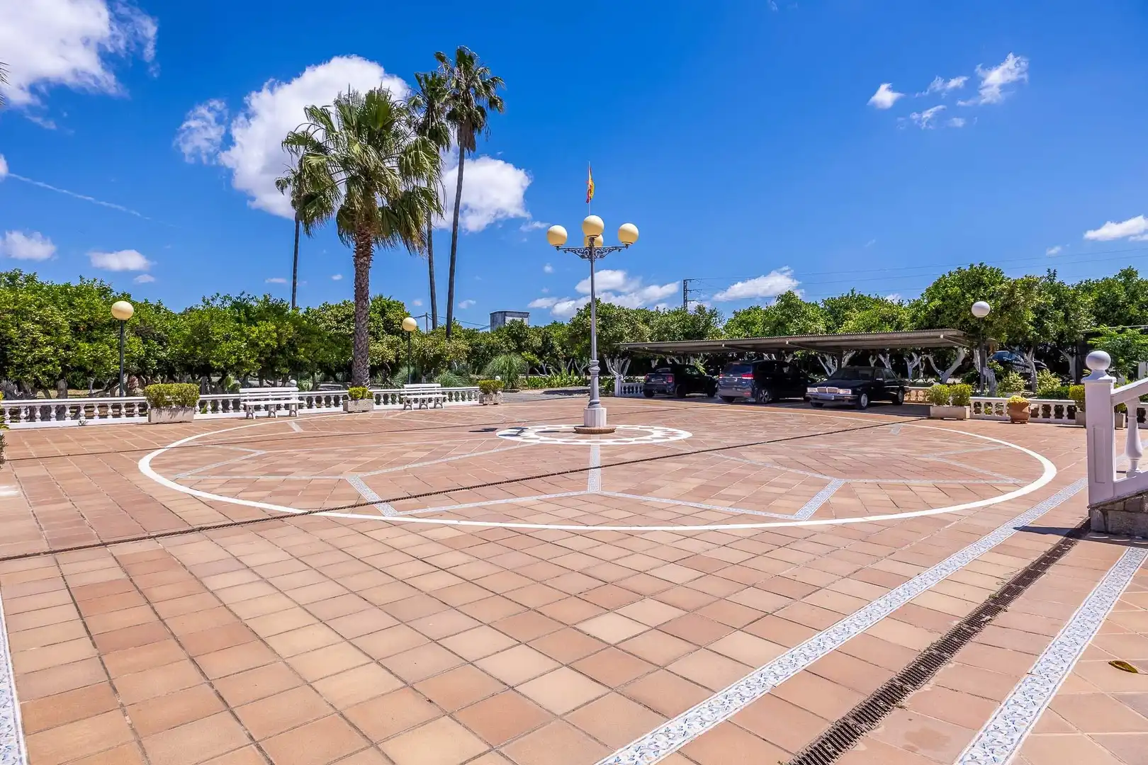 Aparcament de Finca rústica en venda en Sanlúcar la Mayor amb Calefacció, Jardí privat i Terrassa
