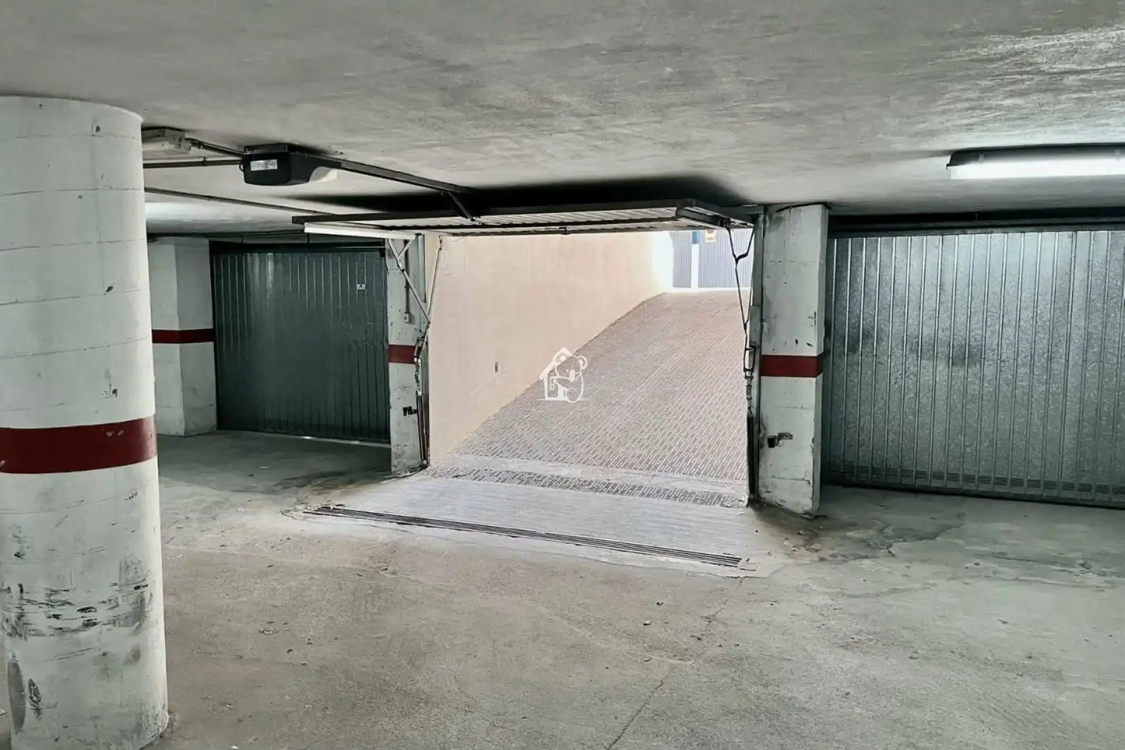Aparcament de Àtic de lloguer en Torrevieja amb Aire condicionat, Terrassa i Moblat