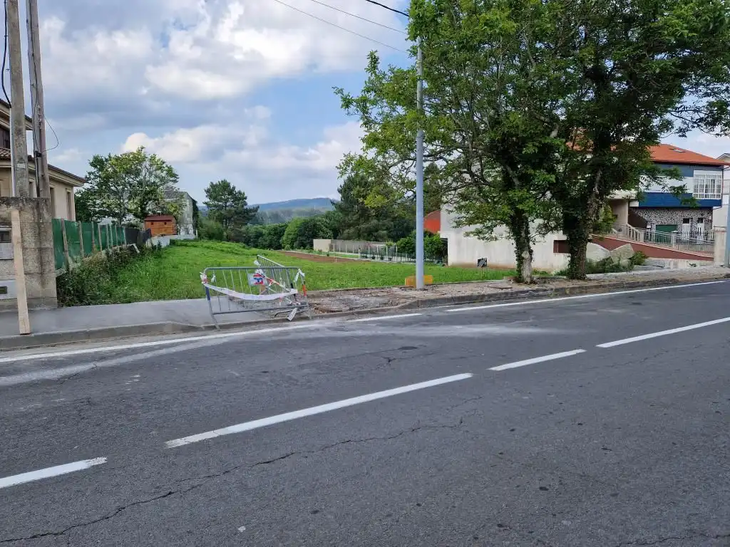 Wohnbaugrundstück zum Verkauf in Boiro, imagen 3