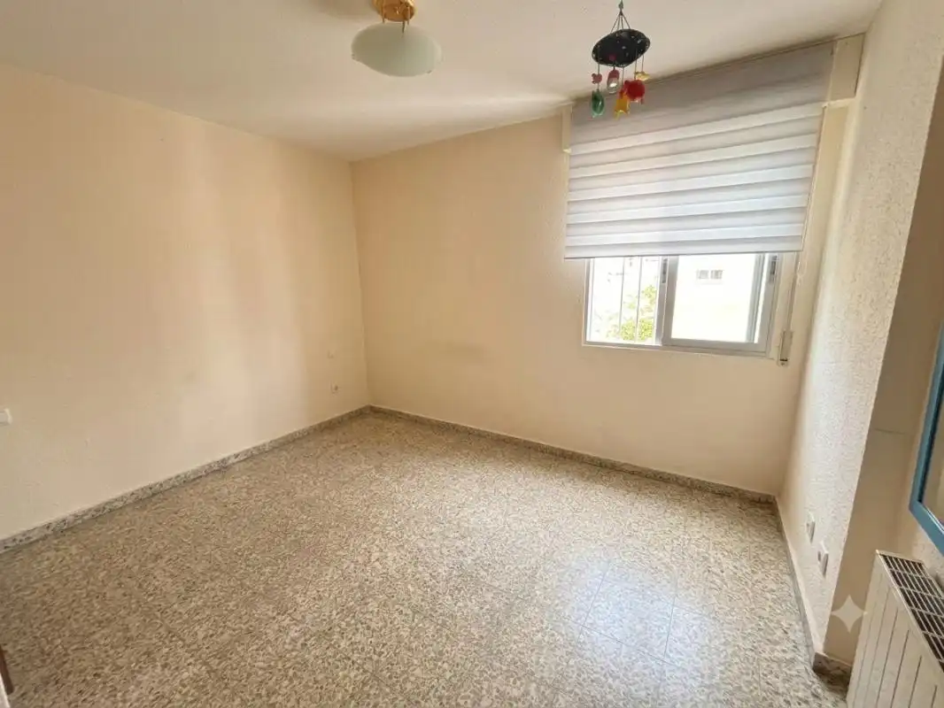 Habitación de Planta baja en venta en Madrid con Calefacción