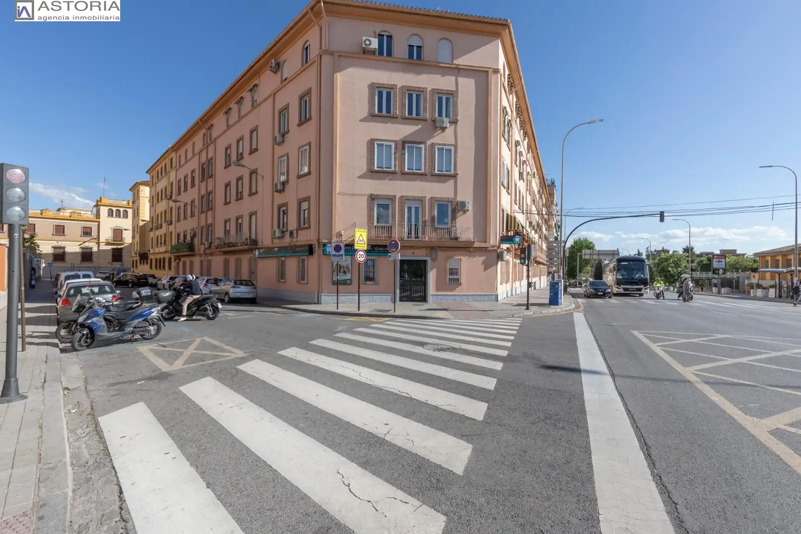 Außenansicht von Wohnung zum Verkauf in Granada mit Klimaanlage und Heizung