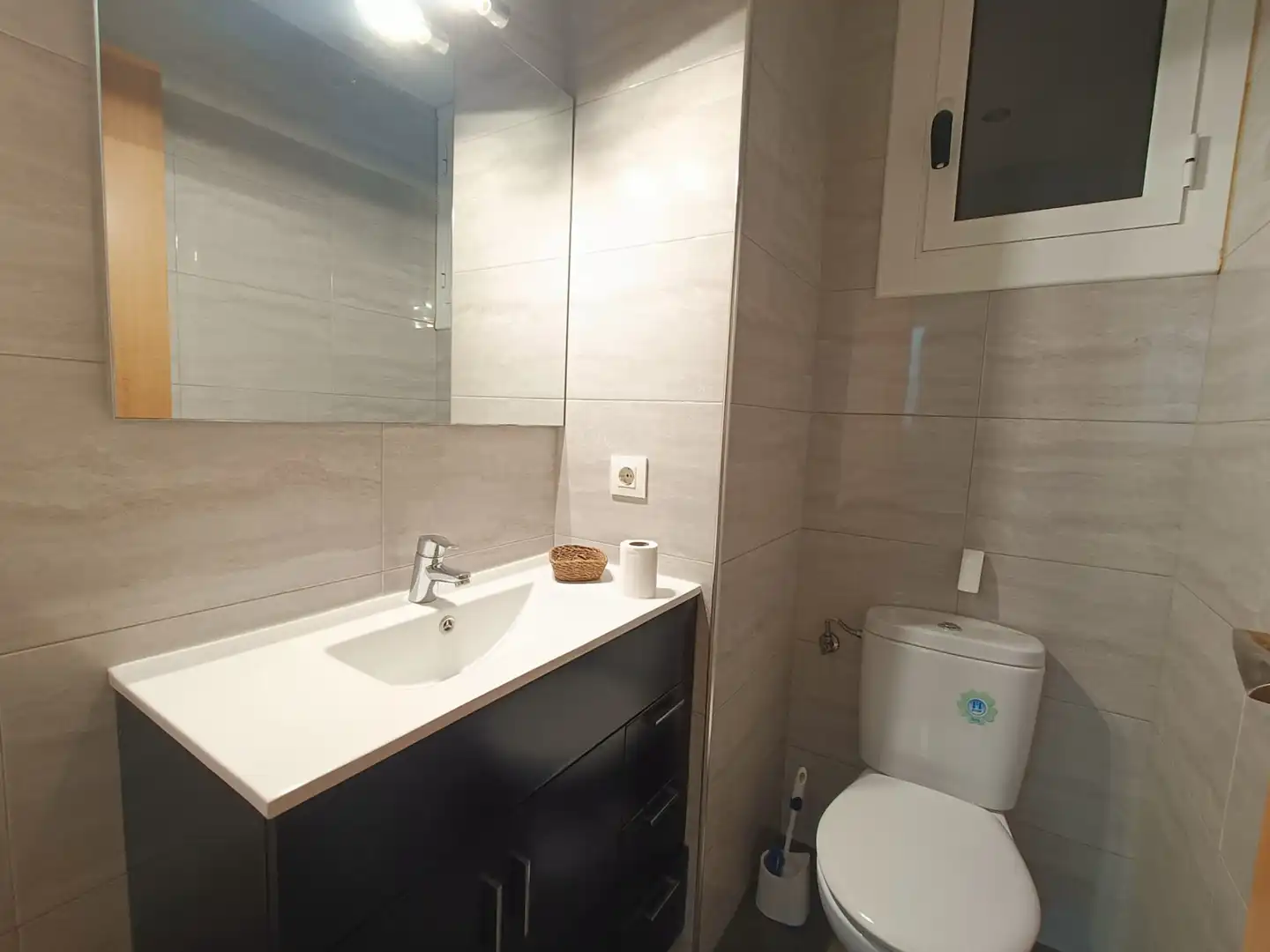 Baño de Piso en venta en L'Hospitalet de Llobregat con Amueblado y Balcón