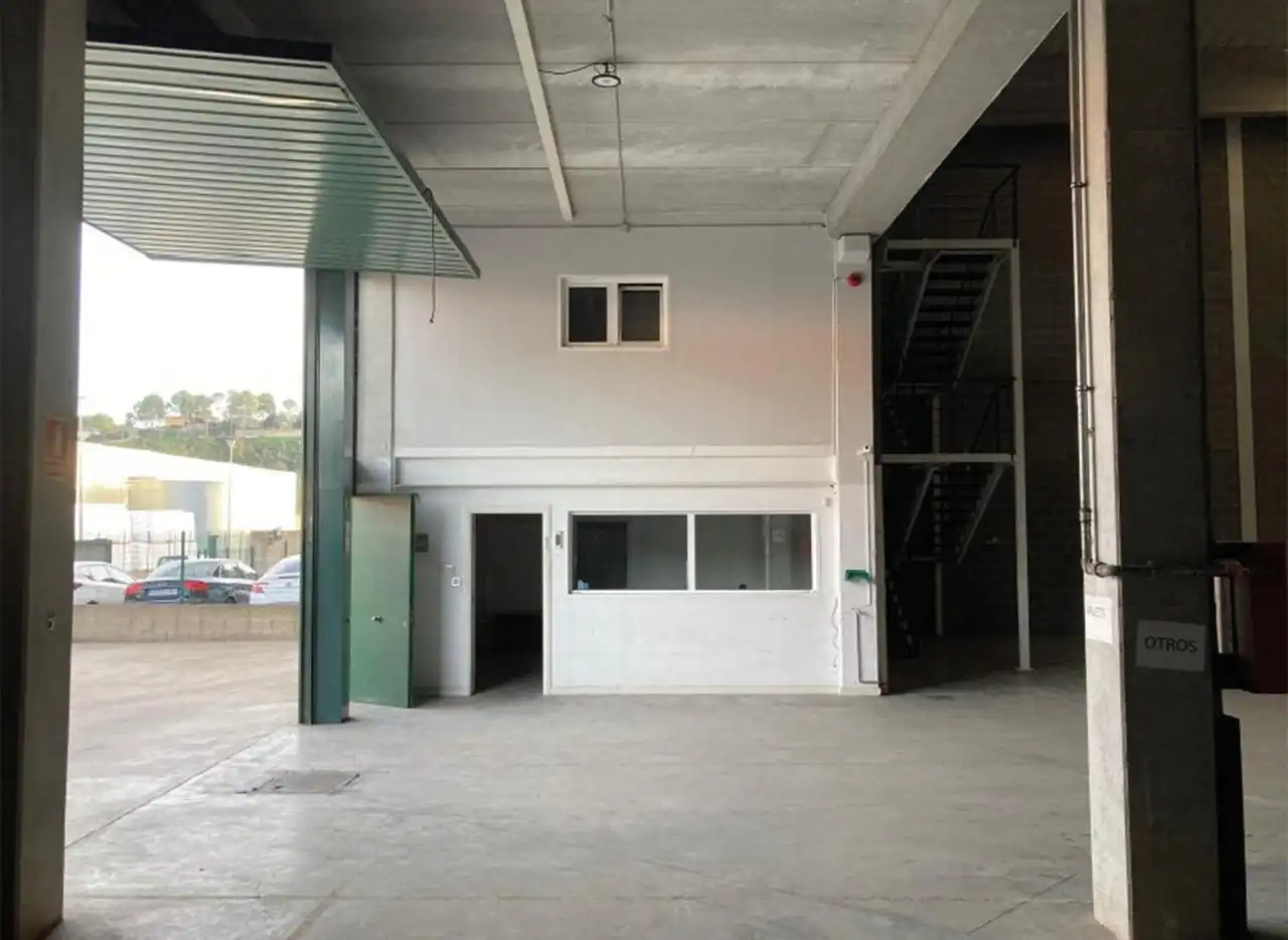 Nau industrial de lloguer en Cervelló amb Alarma