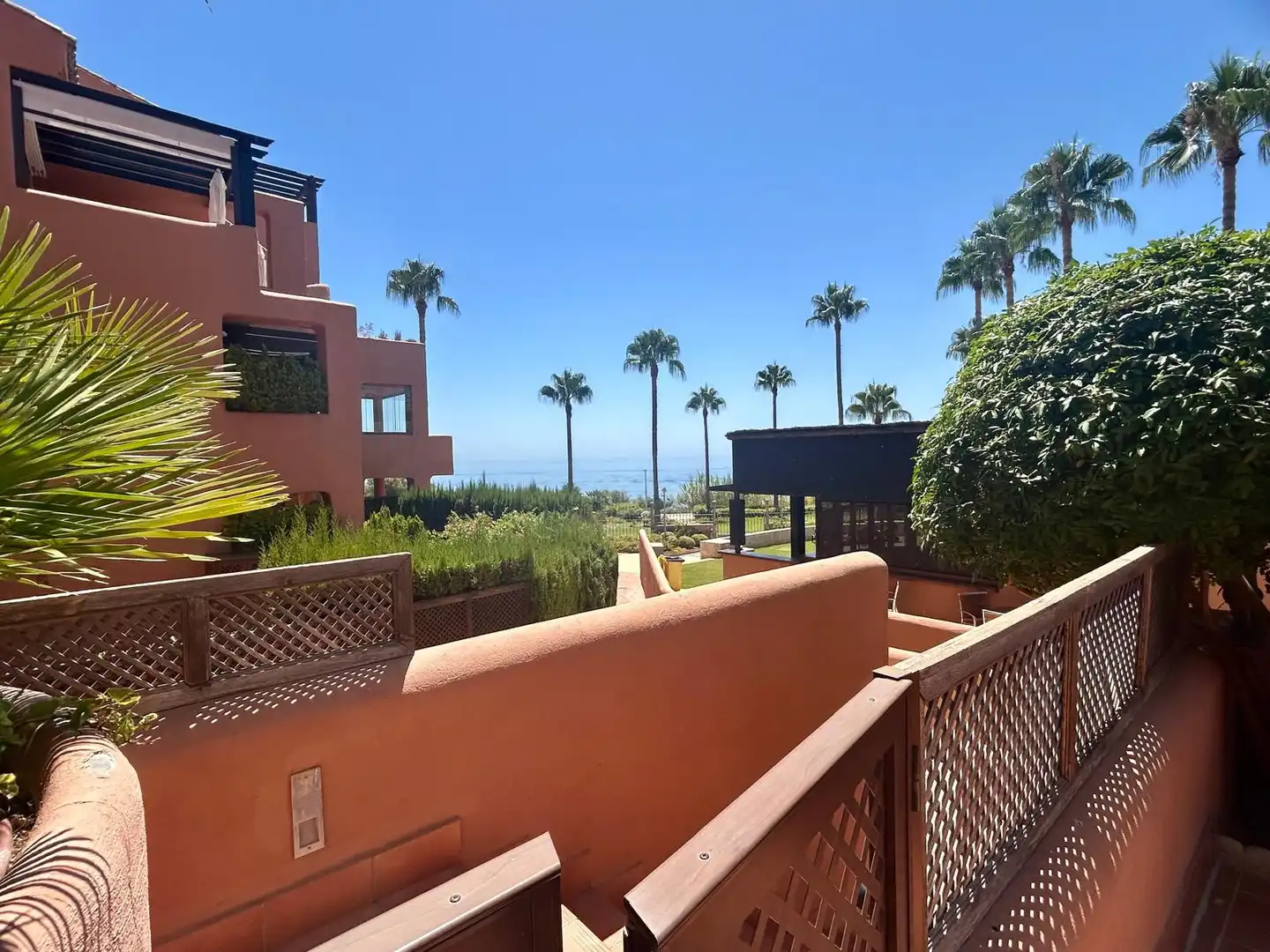 Vista exterior de Apartamento en venta en Estepona con Aire acondicionado, Terraza y Piscina