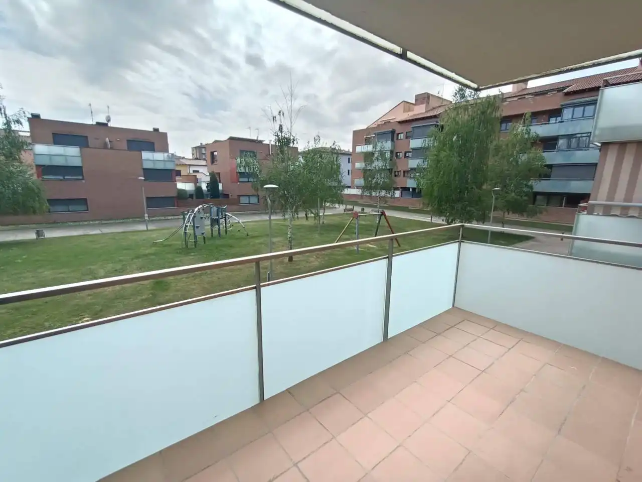 Terrassa de Pis de lloguer en Vic amb Calefacció, Terrassa i Moblat