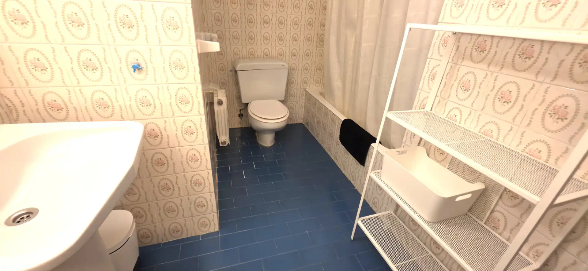 Bathroom of Flat for rent in Bilbao   with Heating, Parquet flooring and Furnished