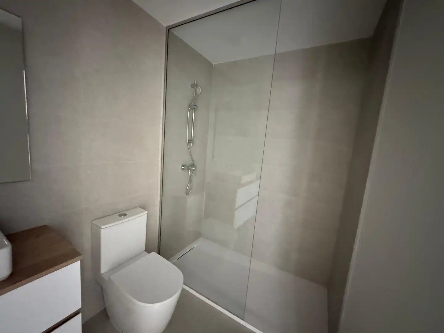 Badezimmer von Erdgeschoss zum Verkauf in Rincón de la Victoria mit Klimaanlage, Heizung und Terrasse