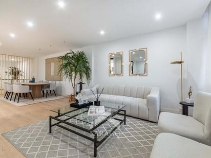 Living room of Flat for sale in  Madrid Capital  with Furnished