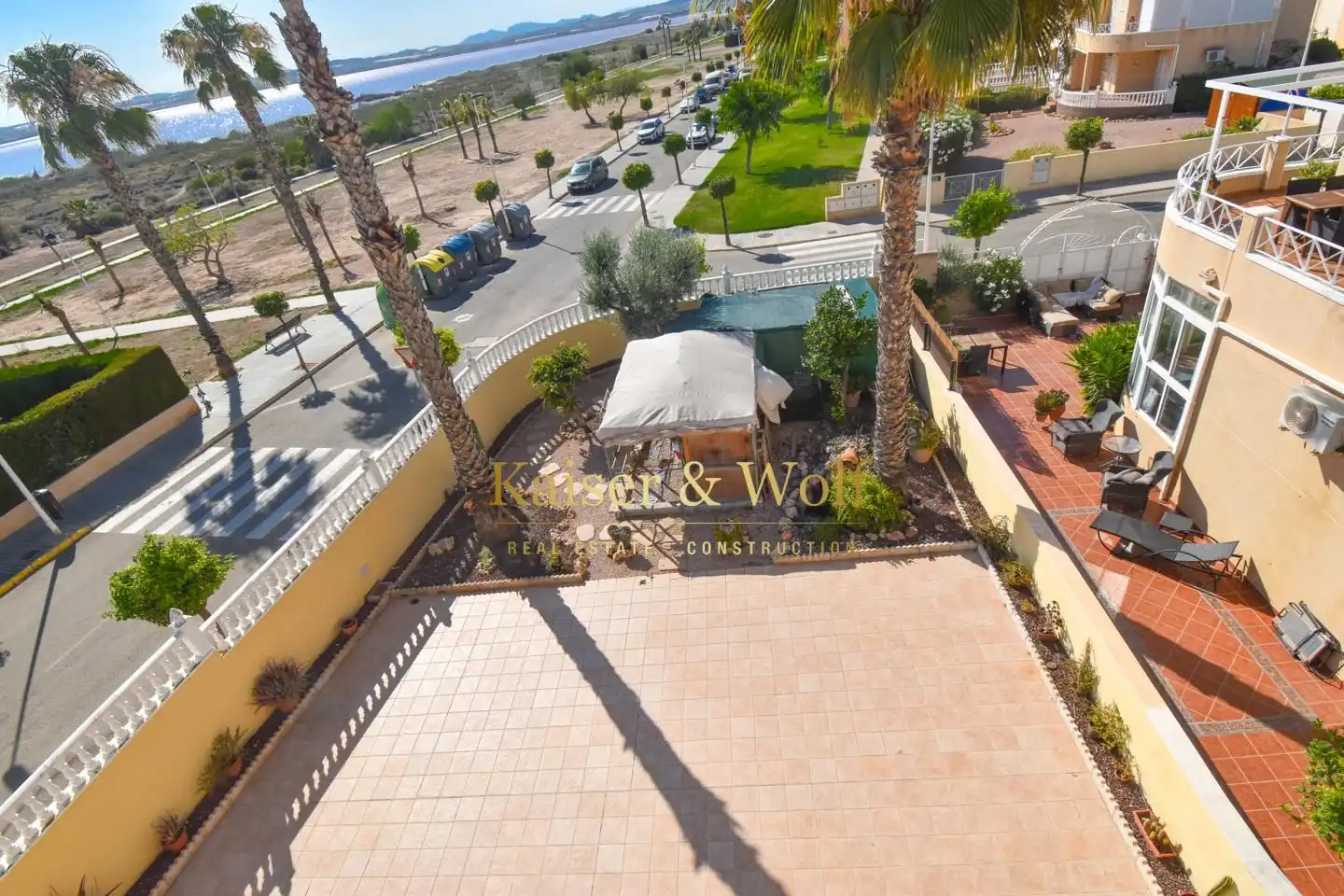 Vista exterior de Casa o xalet en venda en Torrevieja amb Jardí privat, Terrassa i Traster