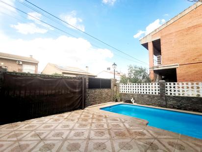 Swimming pool of House or chalet for sale in Camarma de Esteruelas  with Air Conditioner, Heating and Private garden