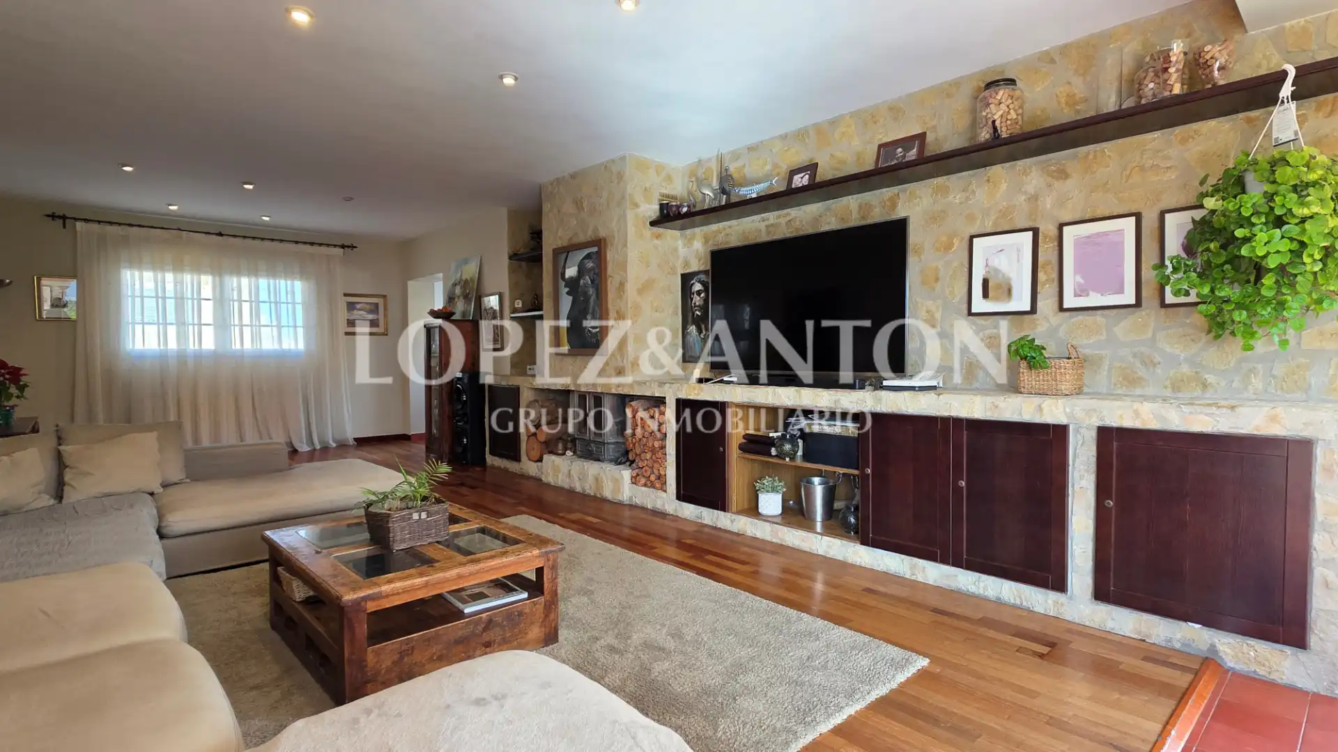 Sala de estar de Casa o chalet en venta en L'Eliana con Calefacción, Jardín privado y Parquet
