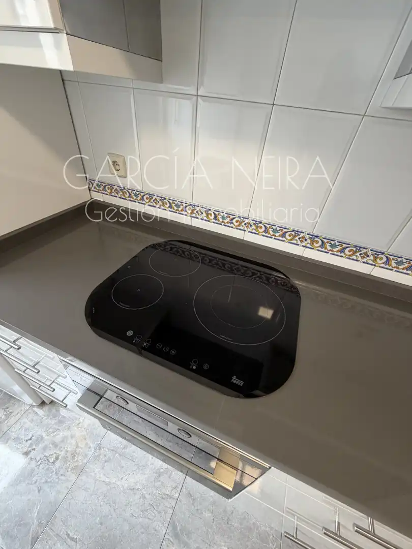 Cuina de Pis en venda en Oviedo  amb Calefacció, Parquet i Traster