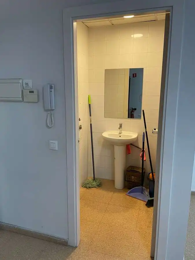 Badezimmer von Büro zum Verkauf in Huércal de Almería mit Möbliert