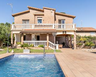 Exterior view of House or chalet for sale in Sant Cugat del Vallès  with Air Conditioner, Heating and Private garden