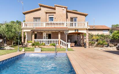 Exterior view of House or chalet for sale in Sant Cugat del Vallès  with Air Conditioner and Swimming Pool