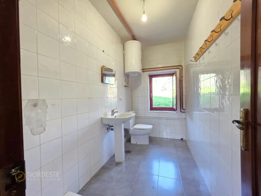 Badezimmer von Country house zum Verkauf in Llanera