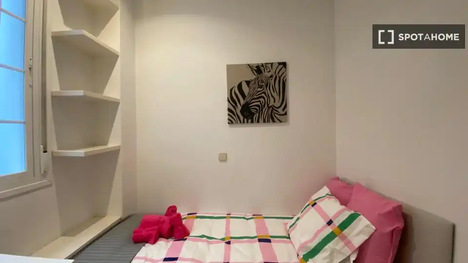 Bedroom of Flat for rent in Madrid  with Air Conditioner, Heating and Furnished