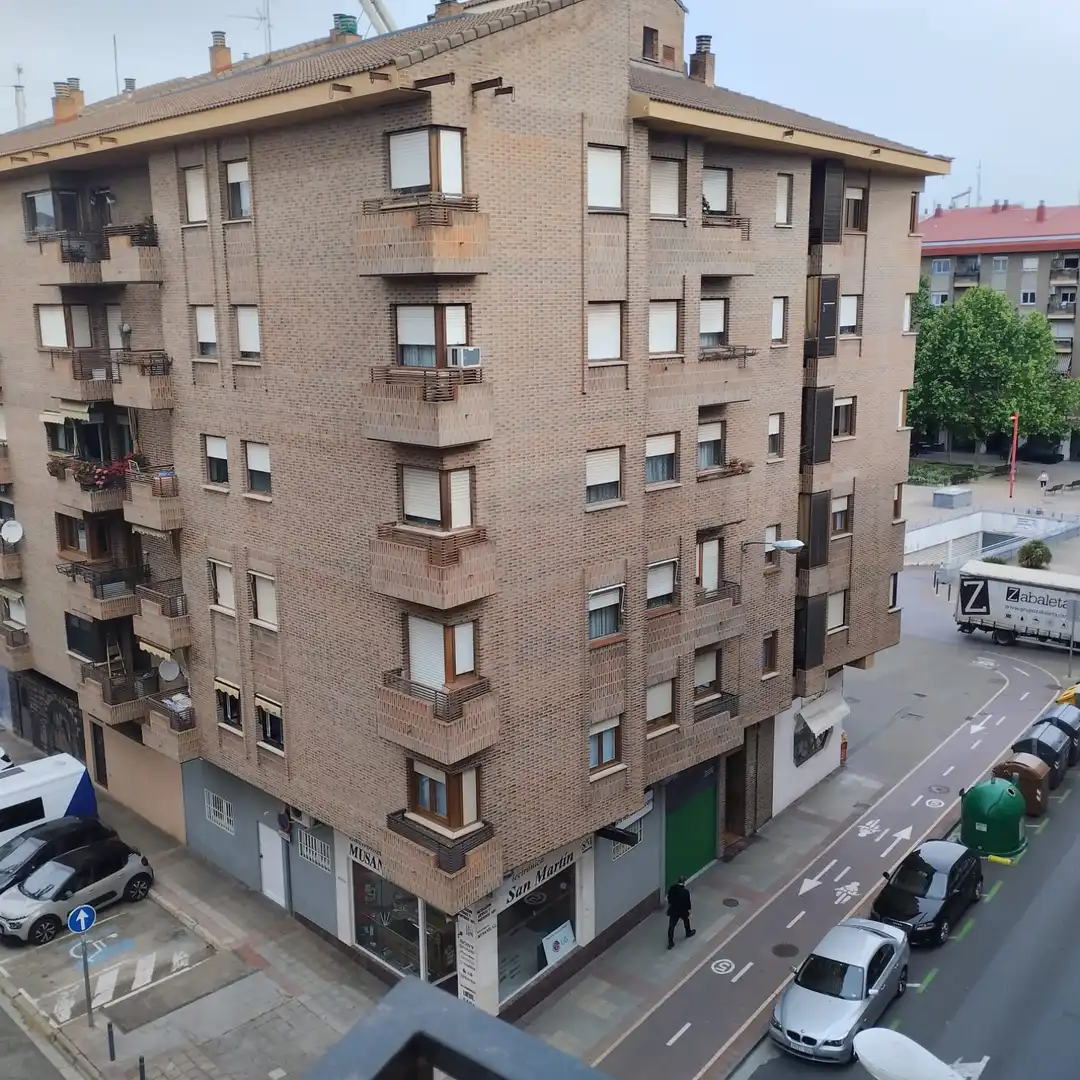 Außenansicht von Wohnung zum Verkauf in  Logroño mit Heizung, Terrasse und Balkon