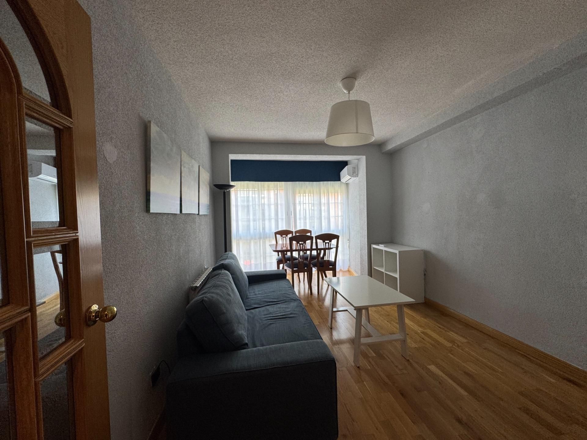 Living room of Flat for rent in  Madrid Capital  with Air Conditioner, Heating and Parquet flooring